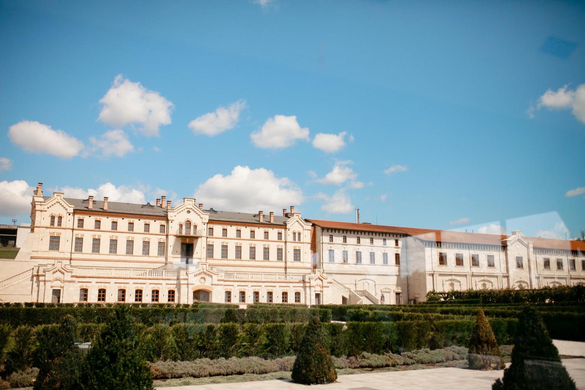 Castel Mimi Wine Resort Bulboaca Exteriör bild